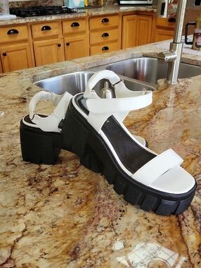 Madden Girl Women’s White Platform Chunky Sandals Size 11